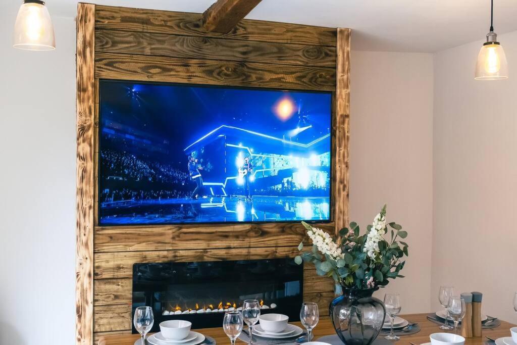 4 Bedroom - Sleep 9 Home In Cheadle Staffordshire - Alton Towers Polar Express Dimmingsdale Peak District Trentham Gardens Water World Buitenkant foto