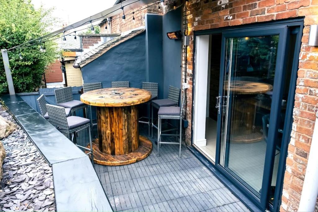 4 Bedroom - Sleep 9 Home In Cheadle Staffordshire - Alton Towers Polar Express Dimmingsdale Peak District Trentham Gardens Water World Buitenkant foto