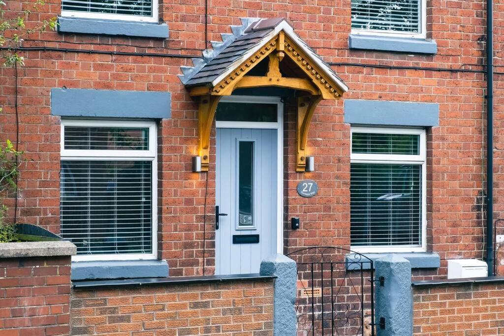 4 Bedroom - Sleep 9 Home In Cheadle Staffordshire - Alton Towers Polar Express Dimmingsdale Peak District Trentham Gardens Water World Buitenkant foto